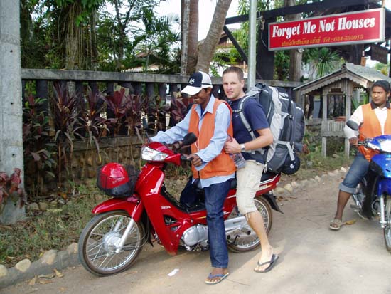 02 Die letzte Strecke in Sangkhlaburi auf dem Mopedtaxi